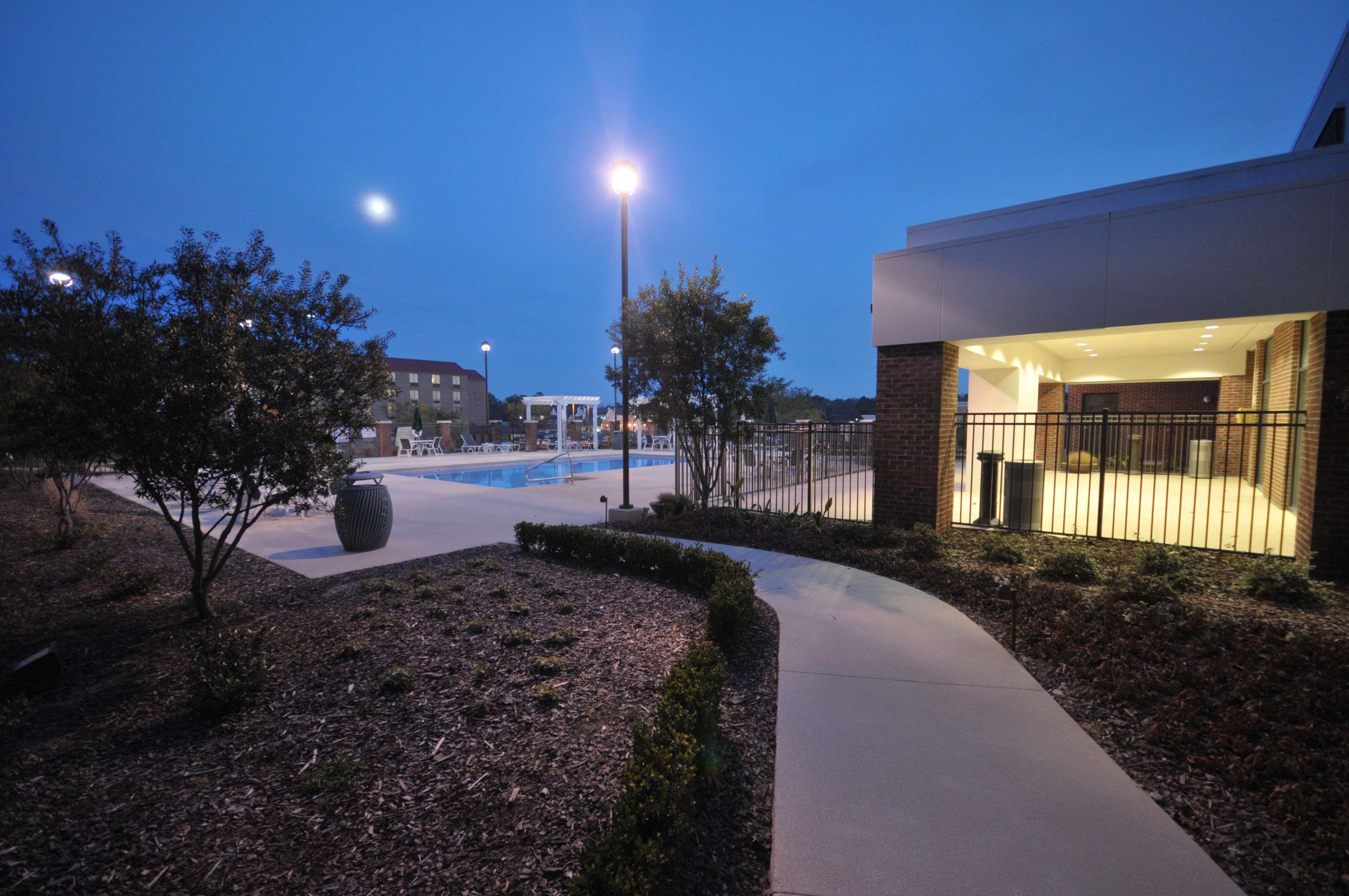 Hotel Doubletree By Hilton Rocky Mount Exterior foto