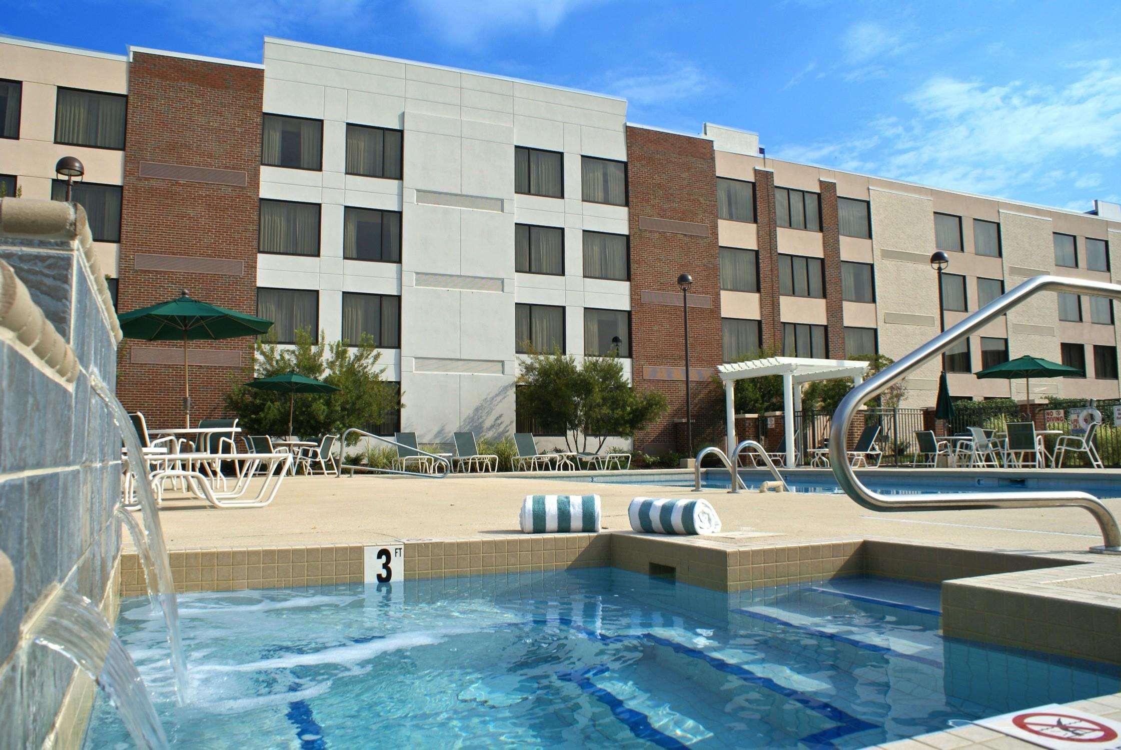 Hotel Doubletree By Hilton Rocky Mount Exterior foto