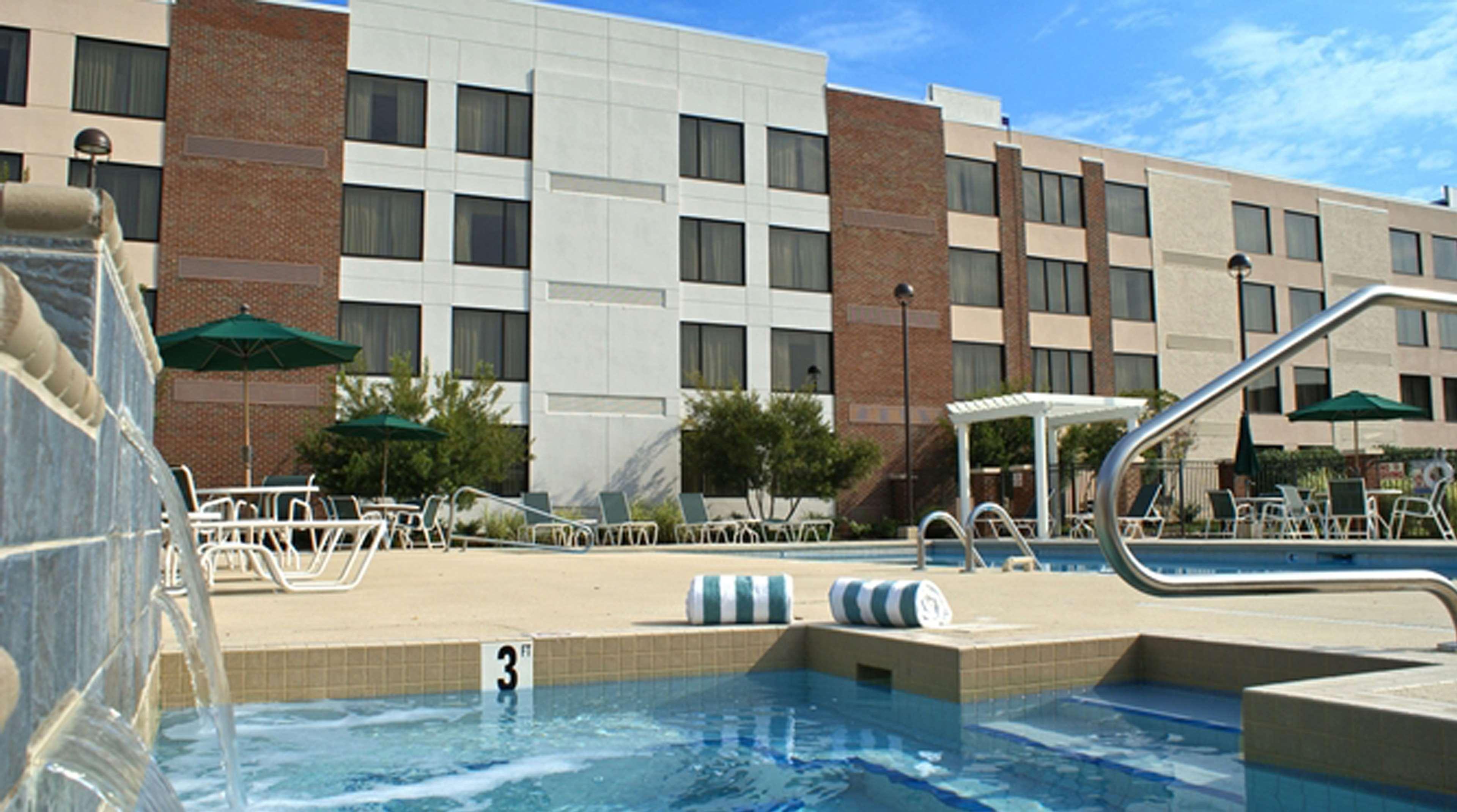 Hotel Doubletree By Hilton Rocky Mount Exterior foto