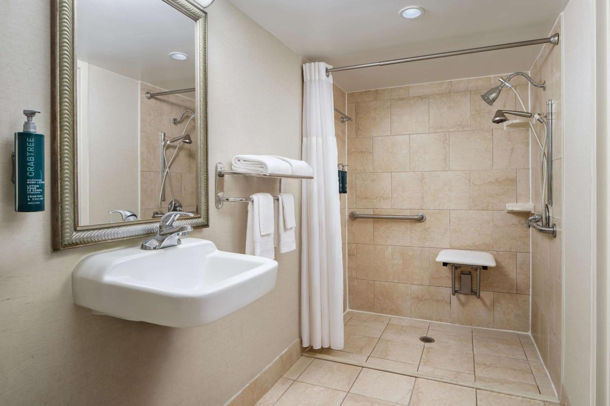 Hotel Doubletree By Hilton Rocky Mount Exterior foto
