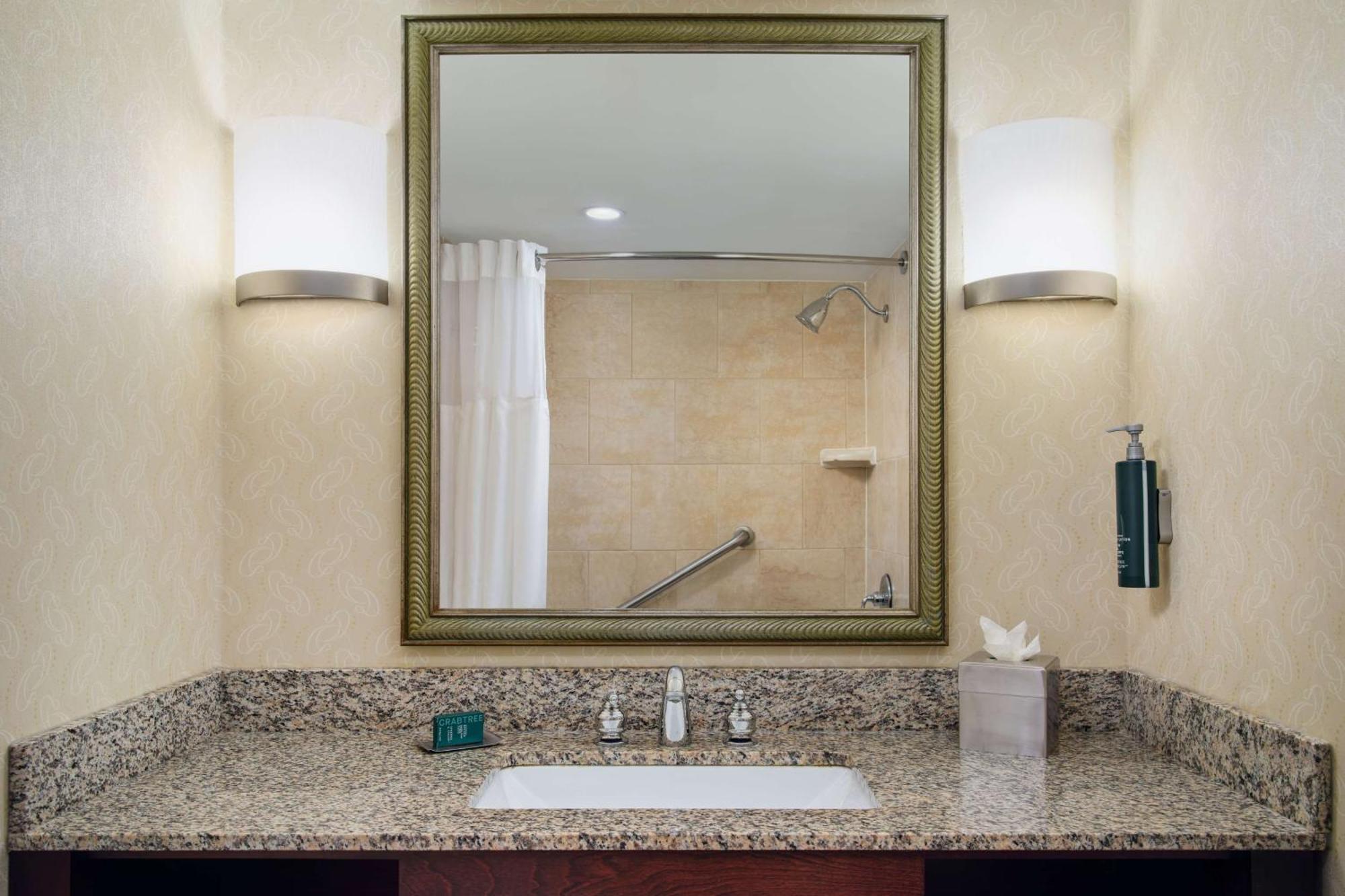 Hotel Doubletree By Hilton Rocky Mount Exterior foto