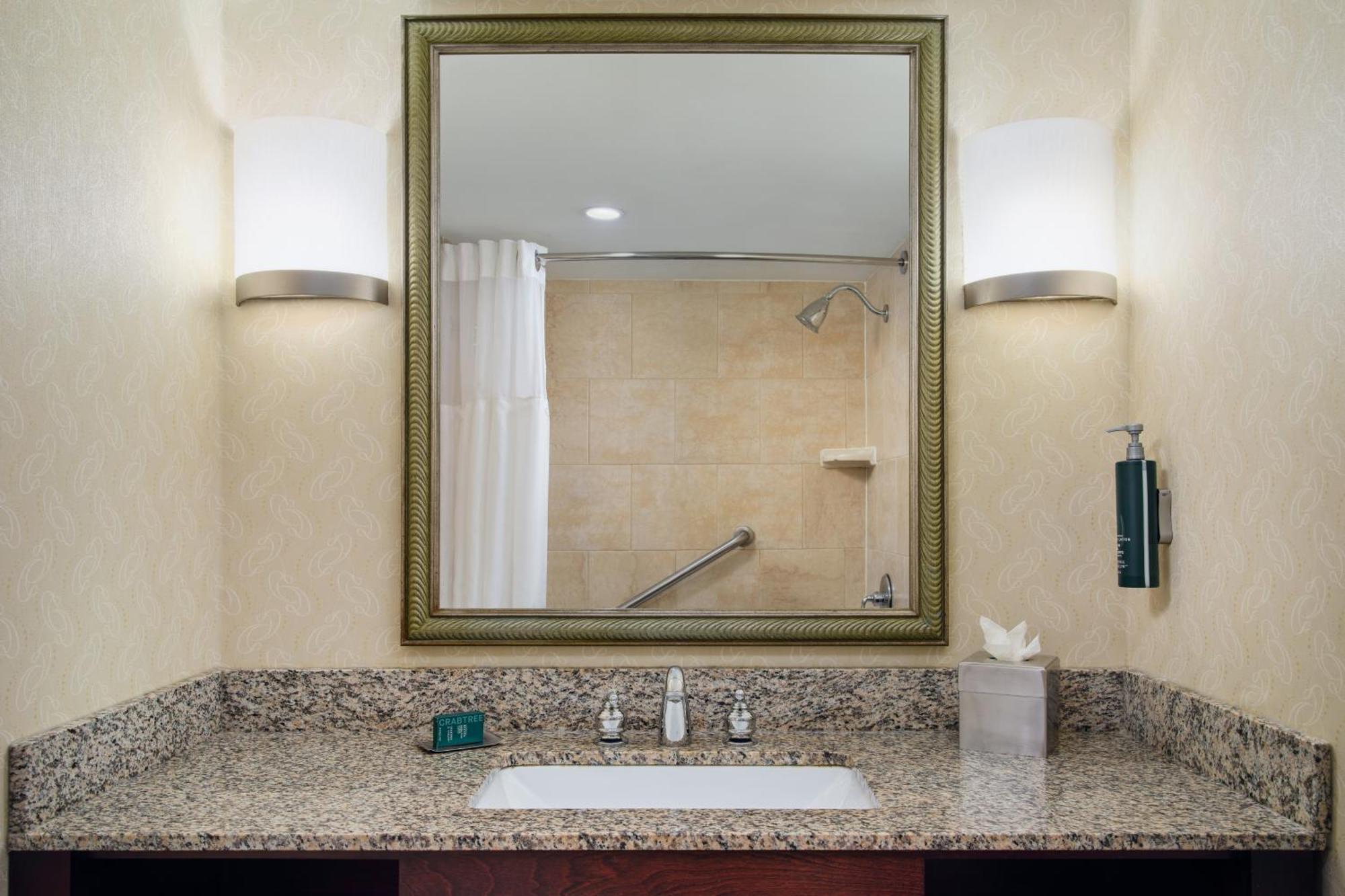 Hotel Doubletree By Hilton Rocky Mount Exterior foto